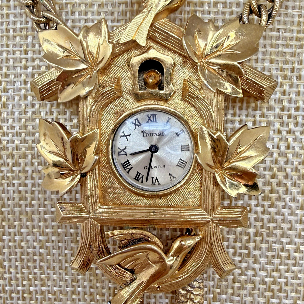 1960s Crown Trifari Gold Plate Cuckoo Clock Watch Necklace - Picture 4 of 16